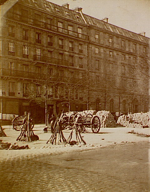 barricade dans les rues de Paris en 1871